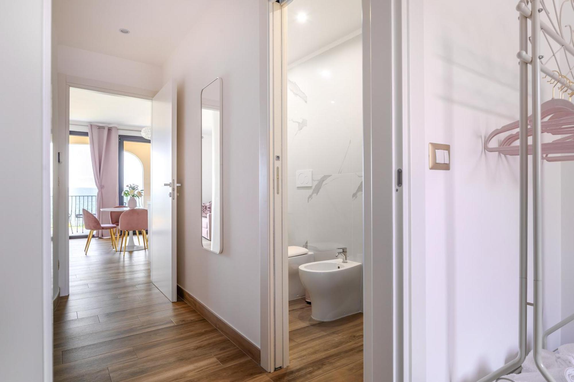 Casa Vacanze Maddalena - Palazzetto Sul Lago - Diamante Rosa Marta Bagian luar foto