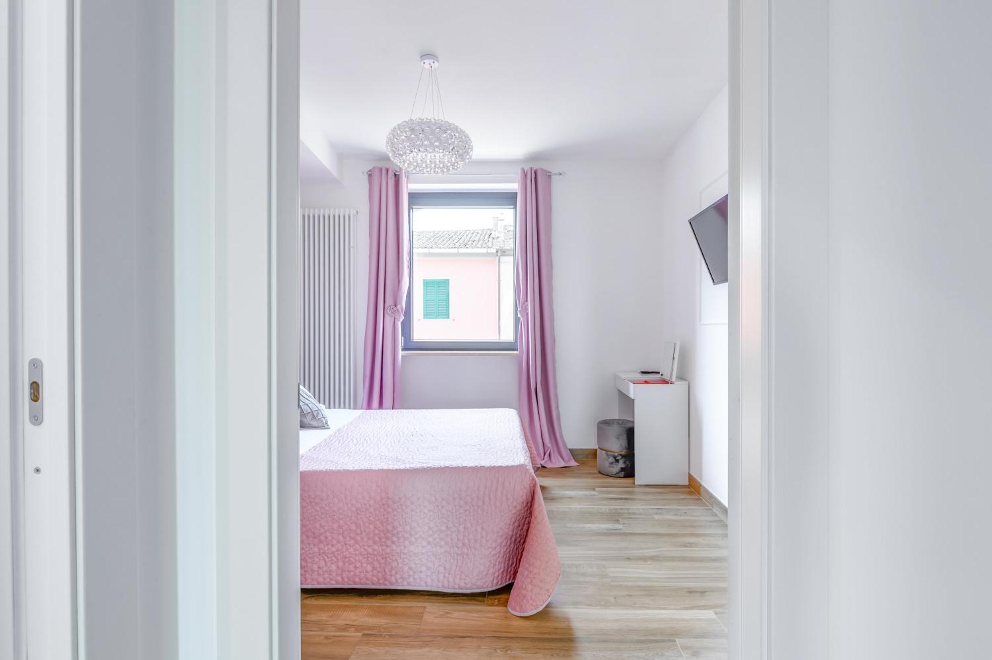Casa Vacanze Maddalena - Palazzetto Sul Lago - Diamante Rosa Marta Bagian luar foto
