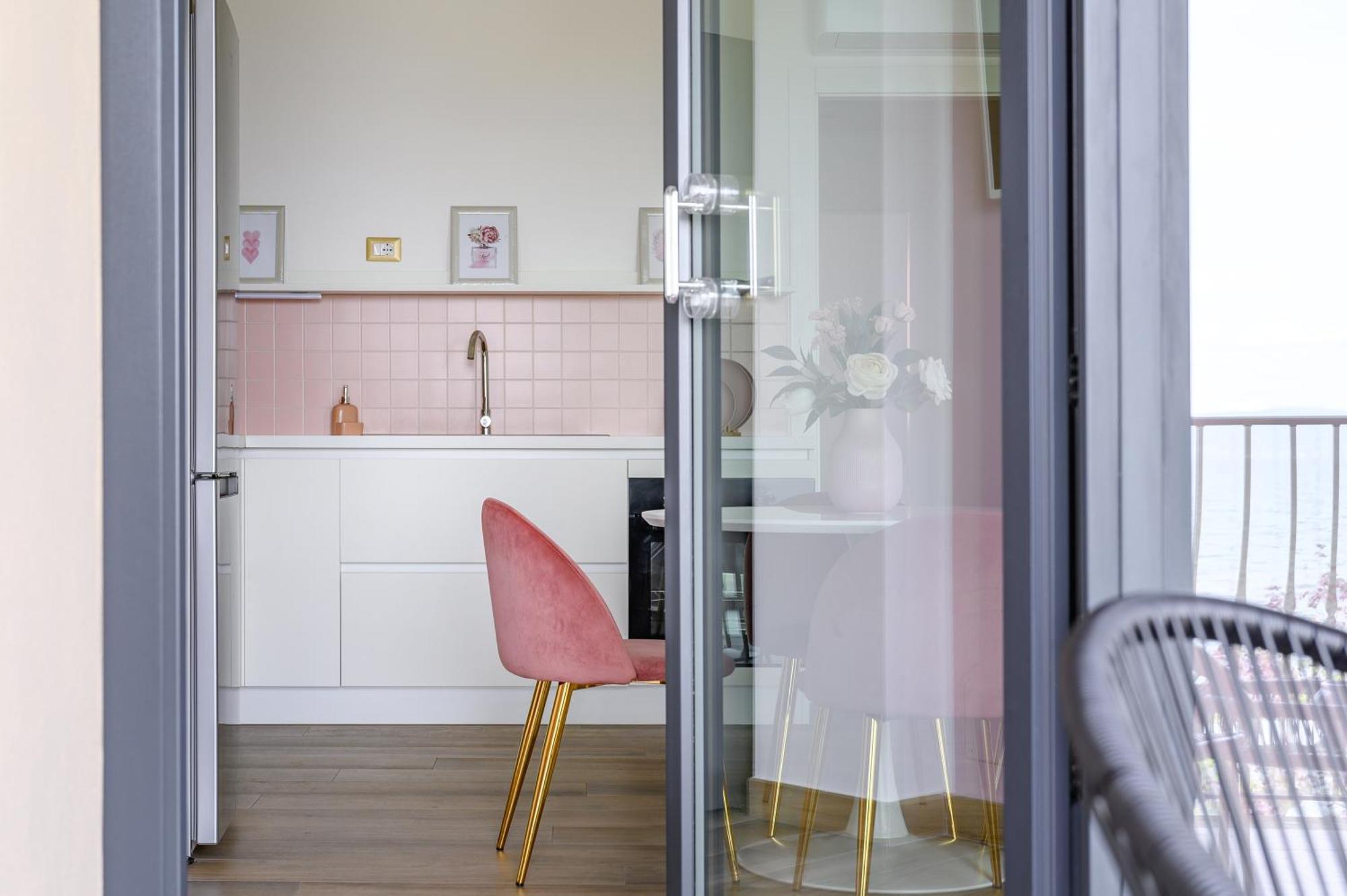 Casa Vacanze Maddalena - Palazzetto Sul Lago - Diamante Rosa Marta Bagian luar foto