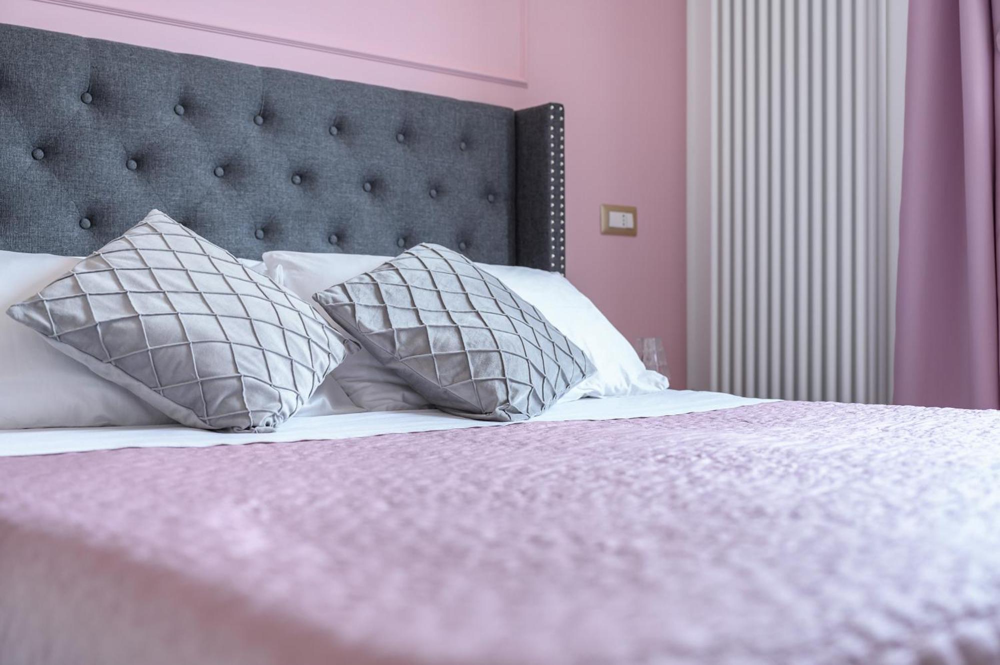 Casa Vacanze Maddalena - Palazzetto Sul Lago - Diamante Rosa Marta Bagian luar foto
