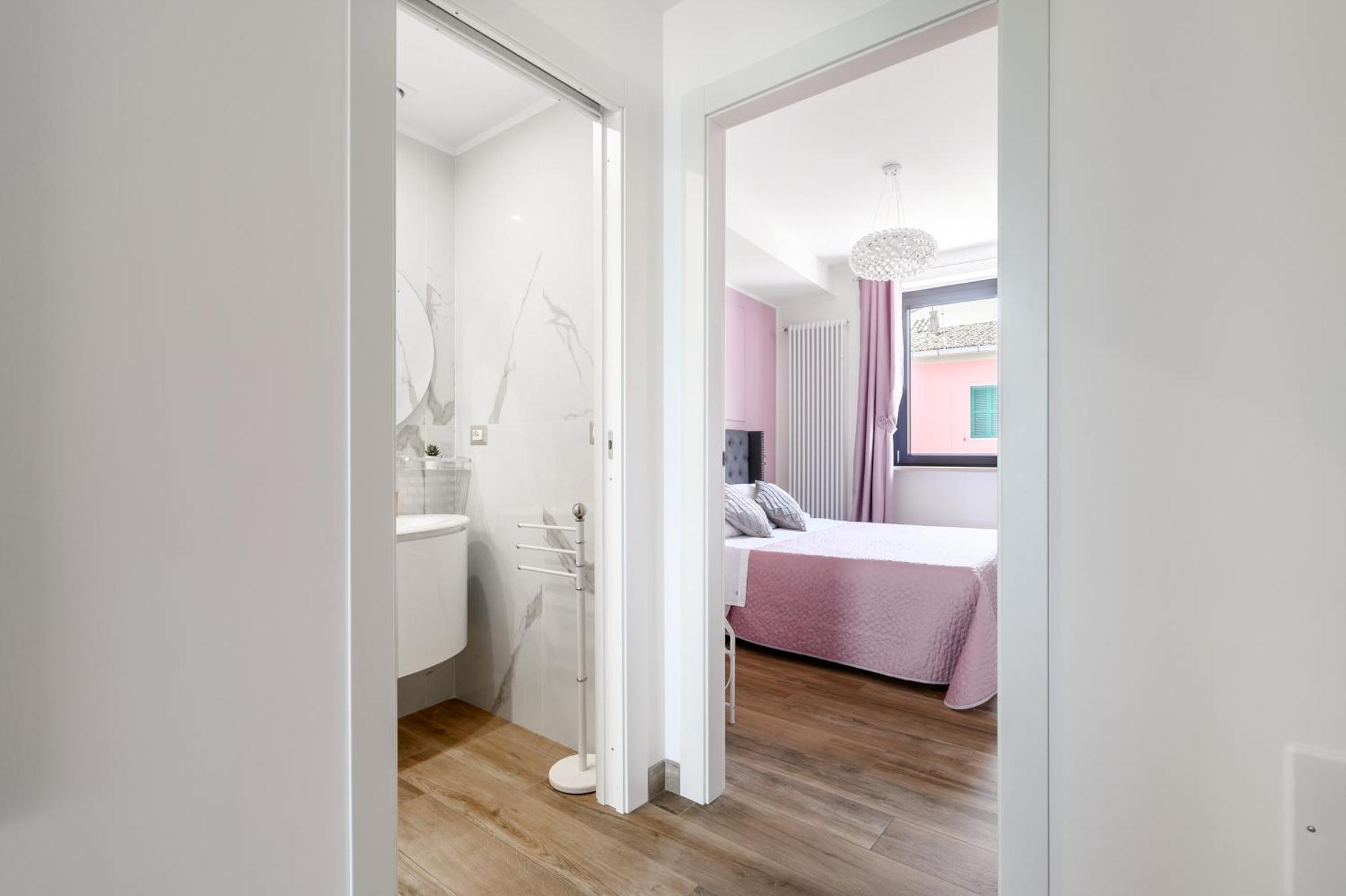 Casa Vacanze Maddalena - Palazzetto Sul Lago - Diamante Rosa Marta Bagian luar foto