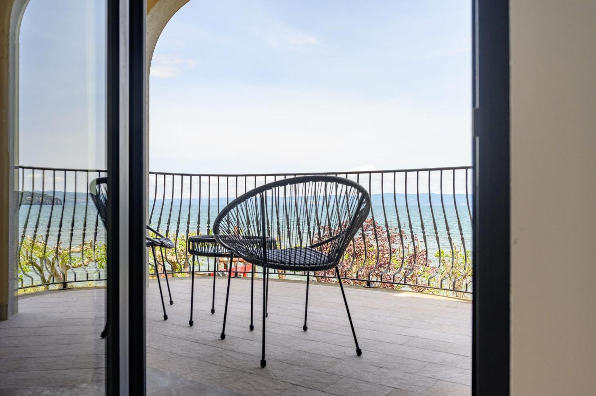 Casa Vacanze Maddalena - Palazzetto Sul Lago - Diamante Rosa Marta Bagian luar foto